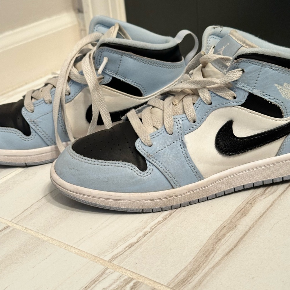 Youth Nike Air Jordan 1 Mid "Ice Blue" Size 2Y - Picture 3 of 7